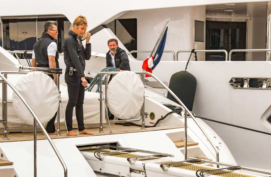 how do yacht stewardesses get paid